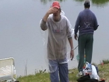Eső elleni öltözet horgászás közben