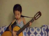 Éneklő kisbaba