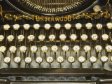 Felujitott Underwood antik írógép.