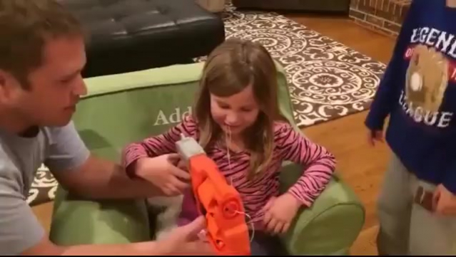 Отец извращенец играет с дочкой во взрослые игры