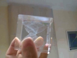 3D kaotikus attraktor üvegbe gravírozva