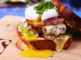 OMG: kalácsburger hollandi mártással és...