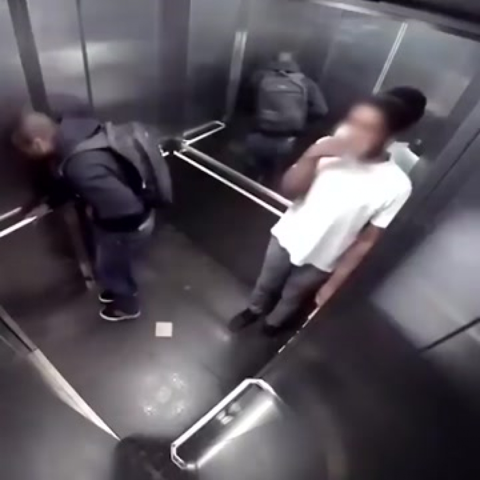 Секс Геи В Лифте