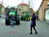 Traktoros lánykérés
