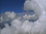 Repülés a felhők  között
