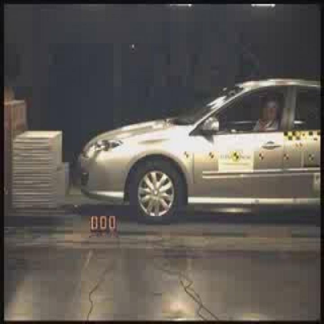 Renault Laguna frontális törésteszt