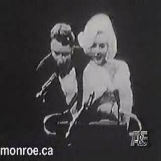 Marilyn Monroe köszönti az elnököt
