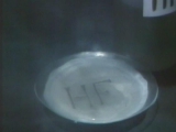Hidrogén-fluorid és üveg reakciója