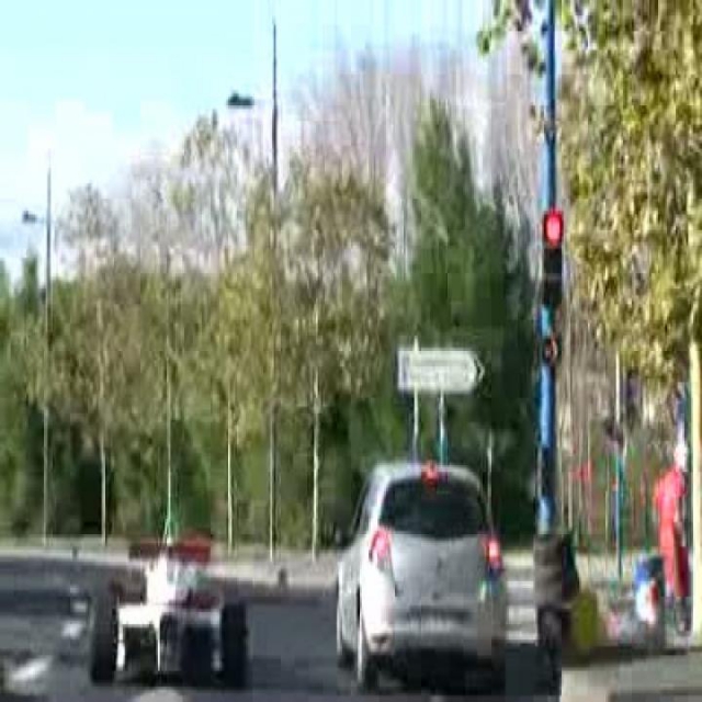 Remi Gaillarad F1 pilótának képzeli magát