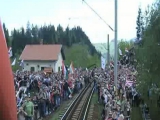 A gyimesbükki őrházhoz érkezik a Széchenyi-mozdony