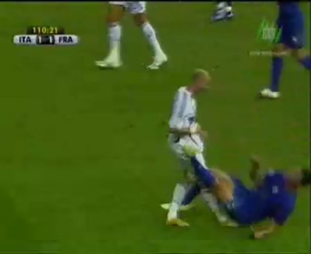 Zidane lefejeli Materazzit