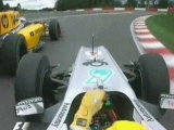 Schumacher, Rosberg és Petrov csata