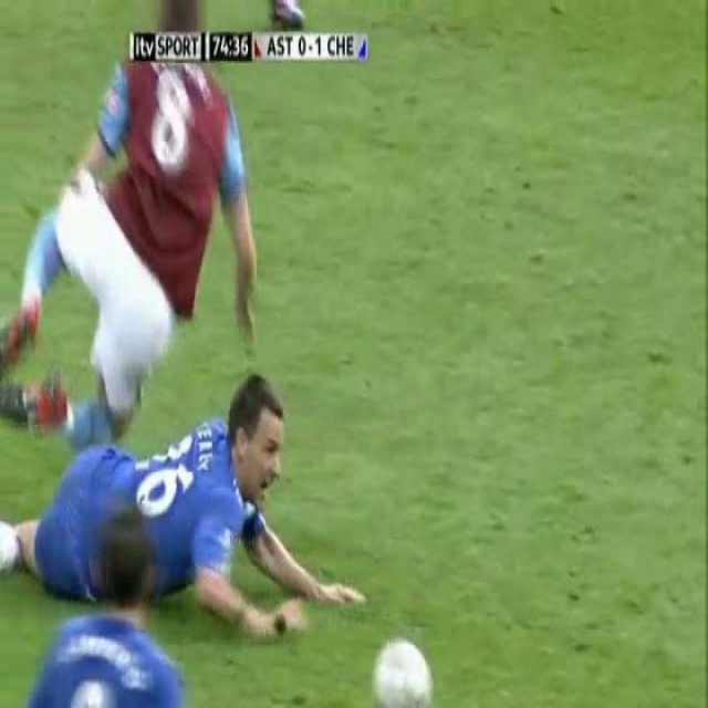 John Terry felrúgja Milnert