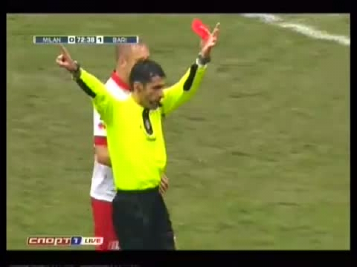 Ibrahimovic piros lapja a Bari ellen