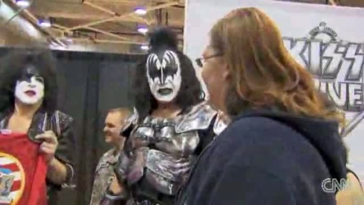 Kiss: Magyarul Beszél A Basszusgitáros