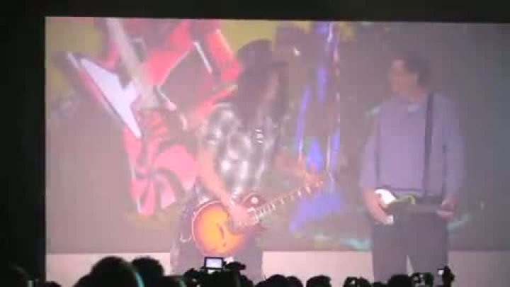 CES 2008: Bill Gates Guitar Hero With SLASH!