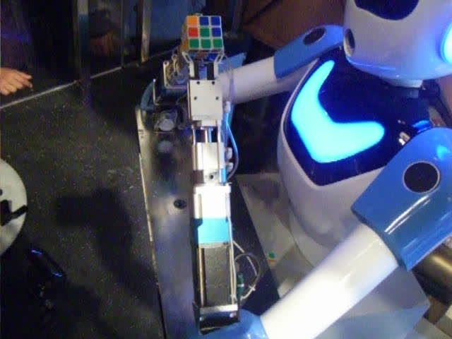 Rubik kockat kirako robot