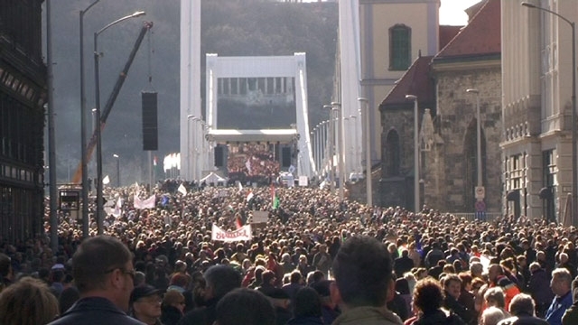 Több tízezren a Milla demonstrációján