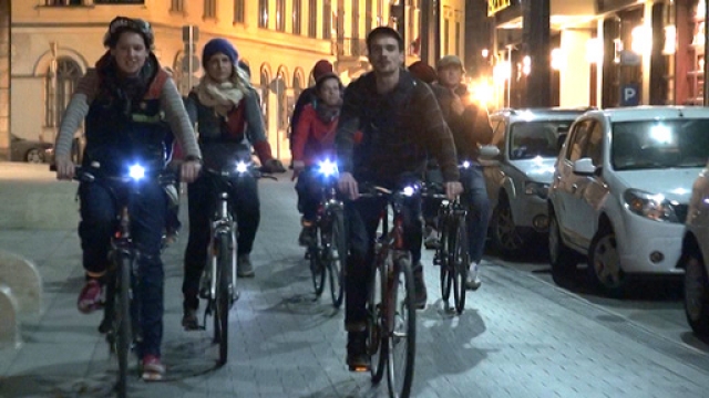 Éjszaka, biciklin is lehet várost nézni