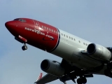 Norwegian Air Shuttle Boeing 737-86N Landing...