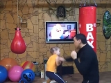 Kislány boksz tréning