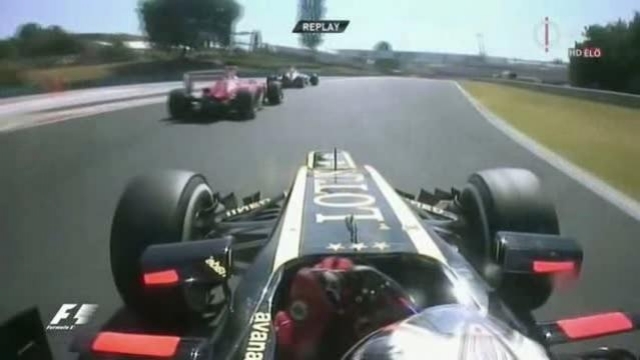 Räikkönen előzi Massat a 12-es kanyarban