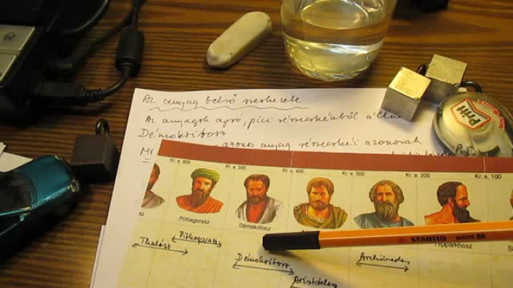 Fizika - Az anyagok belső szerkezete - oktató tananyag