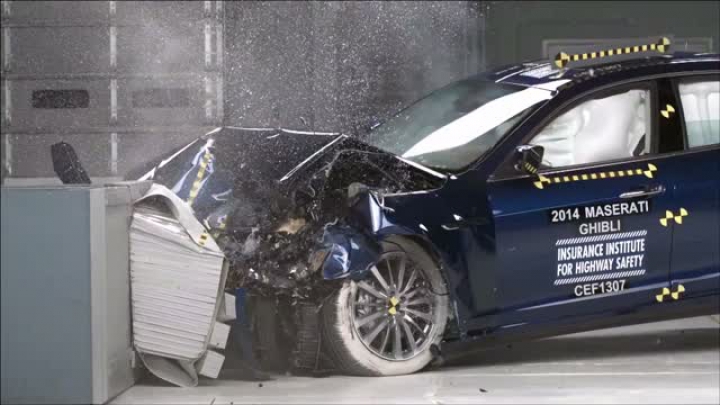 Így törik a Maserati Ghibli