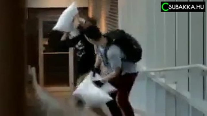 Párnacsata!!