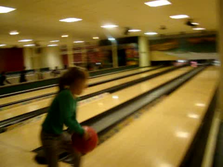 Szasza bowlingozik