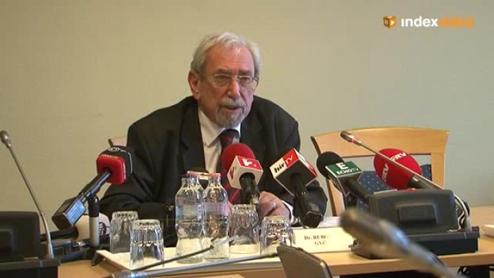 Simon nem jelent meg a mentelmi bizottság előtt