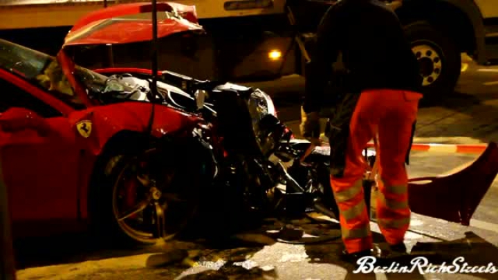 Ferrari 458 Speciale vs Smart