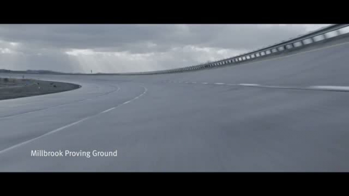 Vettel és az Infiniti Q50 Eau Rouge