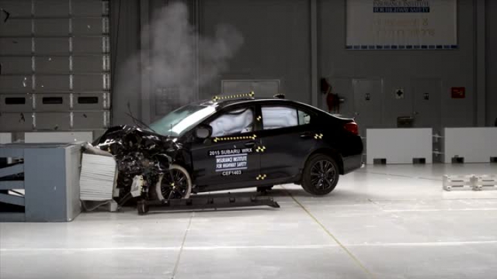 2015 Subaru WRX közepes átfedéses IIHS törésteszt