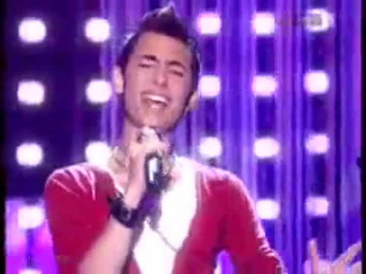 Tom énekel a Starmania 2007-es műsorában