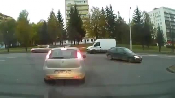 Na, ezért kell a biztonsági öv!