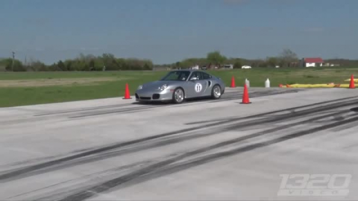 290km/h-nál pördül meg az 1300 lovas Porsche