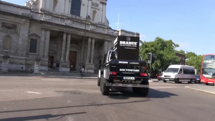 BRABUS 6X6 G-WAGON Londonban