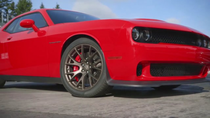 Ezt tudja a Dodge Challenger SRT Hellcat