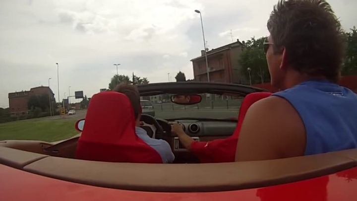 Nyomd neki, ez egy Ferrari