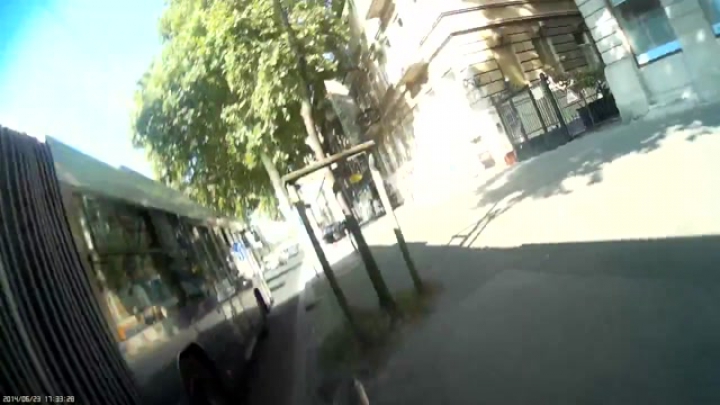 Biciklist ütött el egy BKV-busz