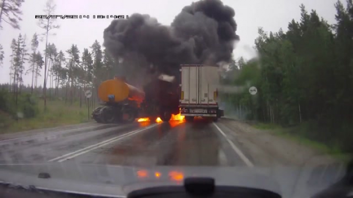 Orosz tartálykocsi balesete nagy tűzgolyóval