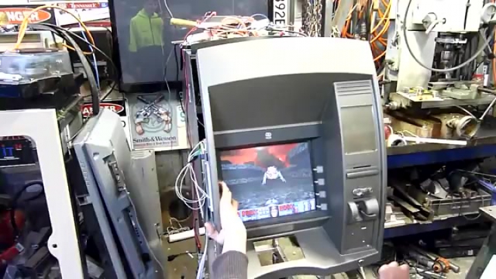 Doomot játszani az ATM-en