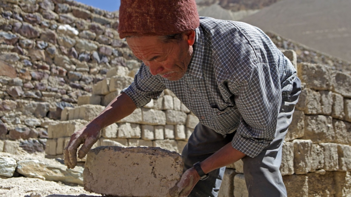 Miért fájdalmas az iskolaépítés a Himalájában?