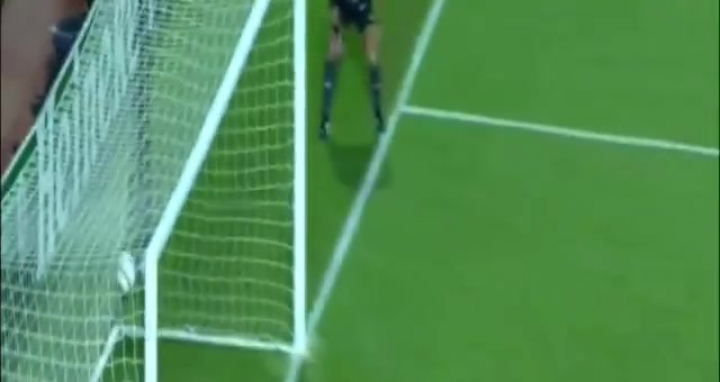 Edinson Cavani Goal - APOEL Nicosia vs Paris Saint Germain 0-1