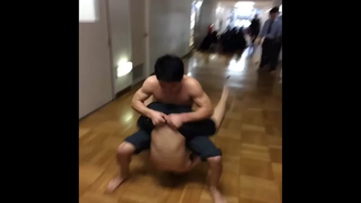 Mindeközben Japánban