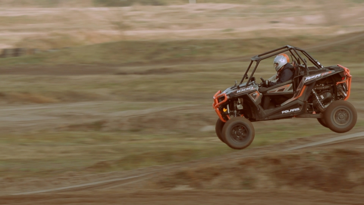 Polaris RZR XP1000: A szántóföld Honda NSX-e