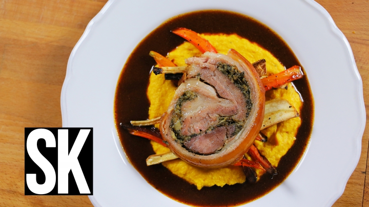 Porchetta extra adag zöldfűszerrel és pecsenyelével