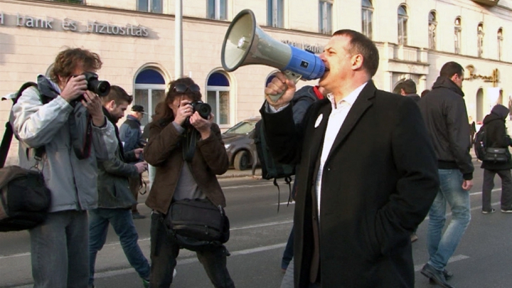 Juhász: Orbán mondjon le, vagy Orbánt börtönbe?