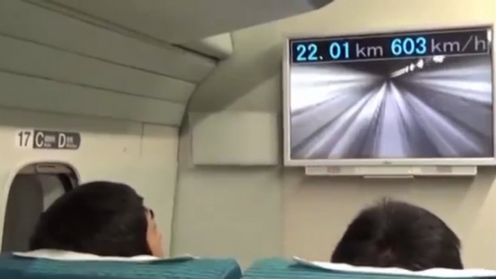Ezt látja a vilegrekorder vonat utasa 603 km/óránál